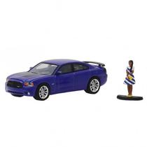 Carro Greenlight The Hobby Shop - Dodge Charger Super Bee With Woman In Dress 97060-F - Ano 2013 - Escala 1/64