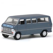 Carro Greenlight Hobby Exclusive - Ford Club Wagon Global Airlines 1969 - Escala 1/64 (30129)