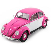 Carro Greenlight Volkswagen Beetle - Escala - 1/18 - 1967 - Pink/White 13512