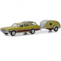 Carro Greenlight Hitch Eamp; Tow - Oldsmobile Vista Cruiser 1971 And Teardrop Trailer - Escala 1/64 (32170-A)