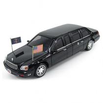 Carro Lucky Cadillac Limousine Deville Presidential 2001 Escala 1/24 - Preto