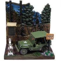 Carro e Cenario Johnny Lightning The Greatest Generation - Advance East To Berlin Diorama With WwII Willys MB Jeep - Escala 1/64 (JLDS002)